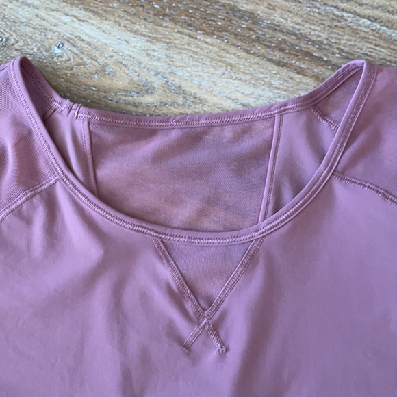 Lululemon Mix & Mesh Short Sleeve Tee - Picture 3 of 10